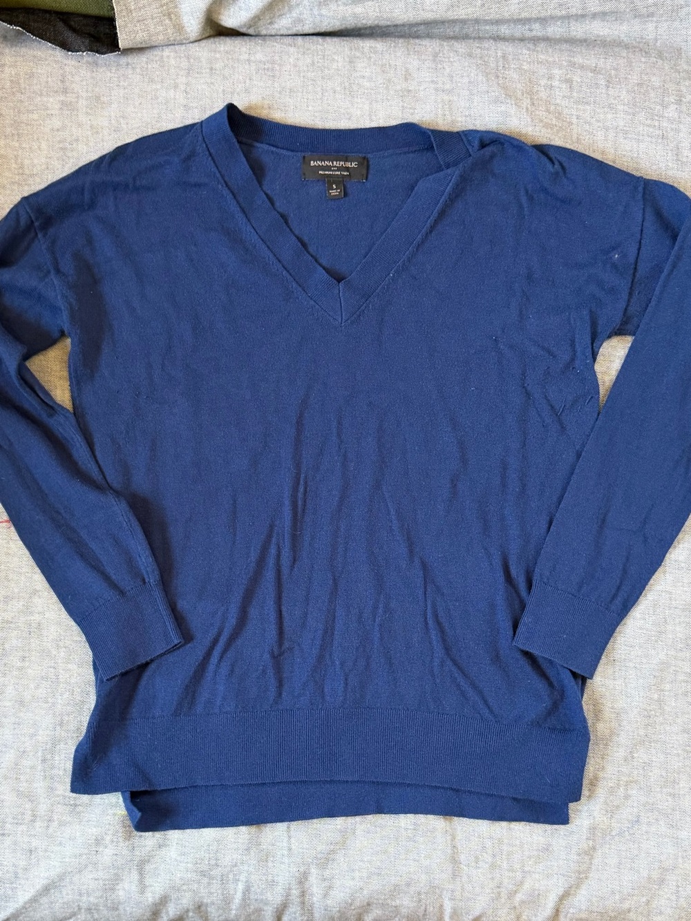 Banana Republic Navy V-Neck Men’s Sweater